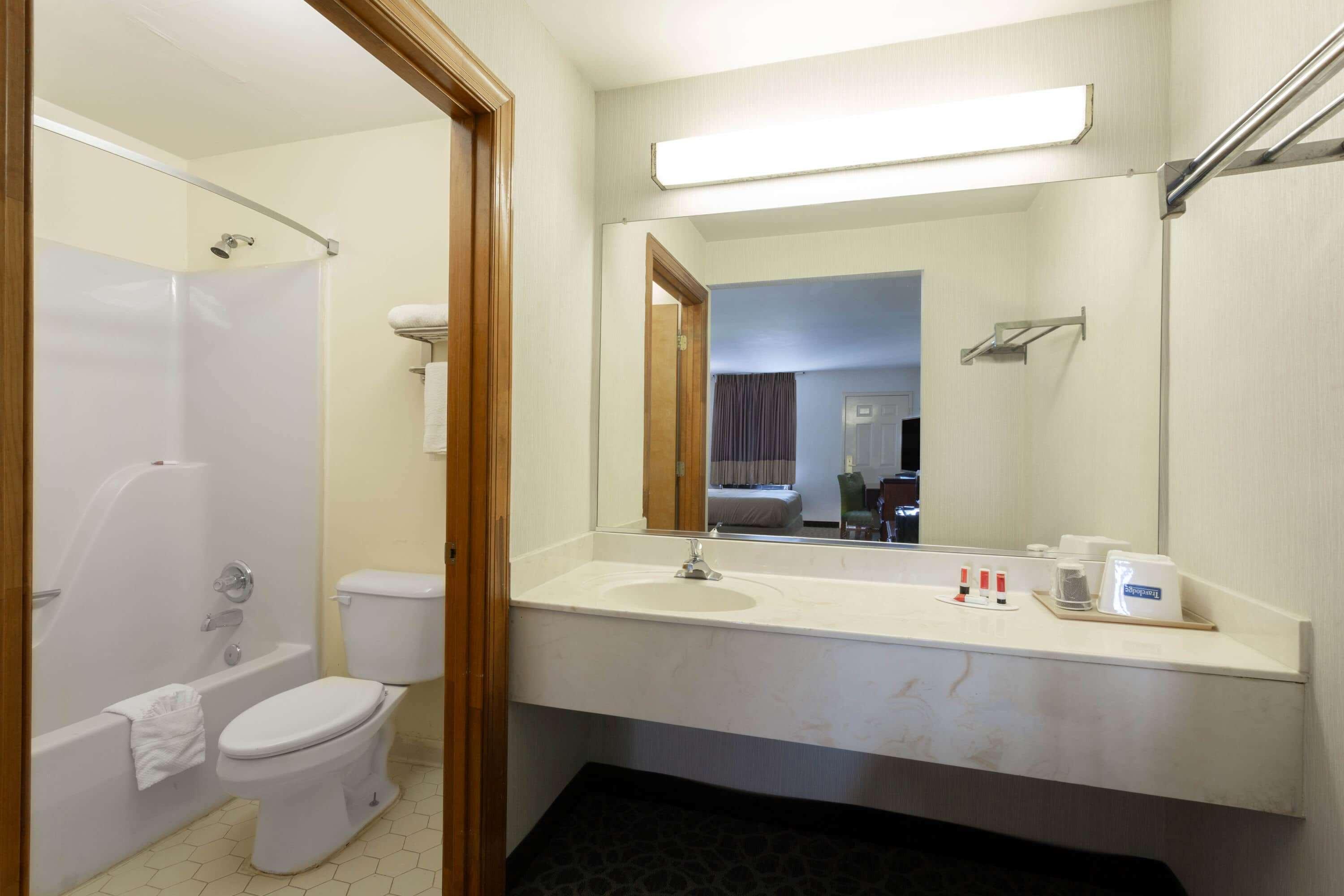 Brentwoodinn&Suites גלן אלן מראה חיצוני תמונה
